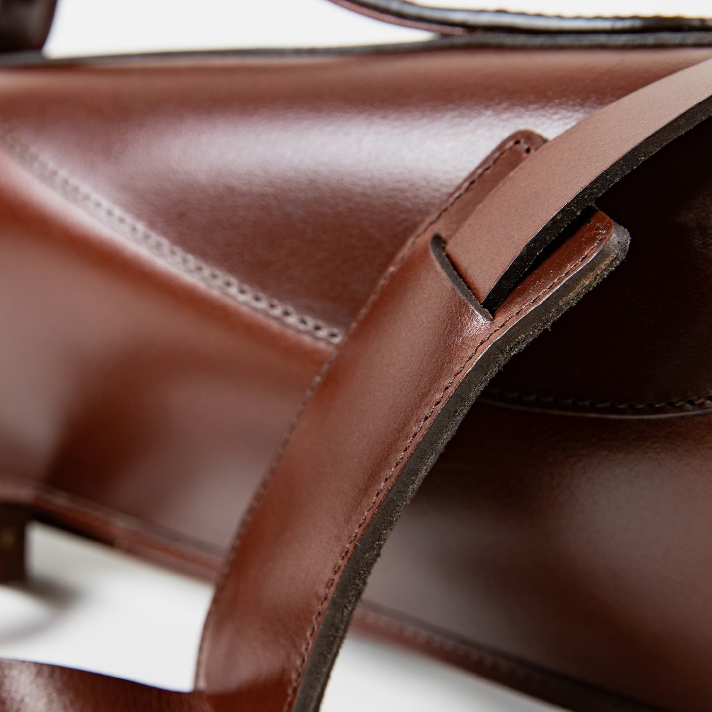 Teales Premier Leather Gun Slip up to 30” – Buckle & Flap – Harness Brown